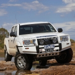 Передний бампер ARB Delux для Toyota Tacoma до 2005 г